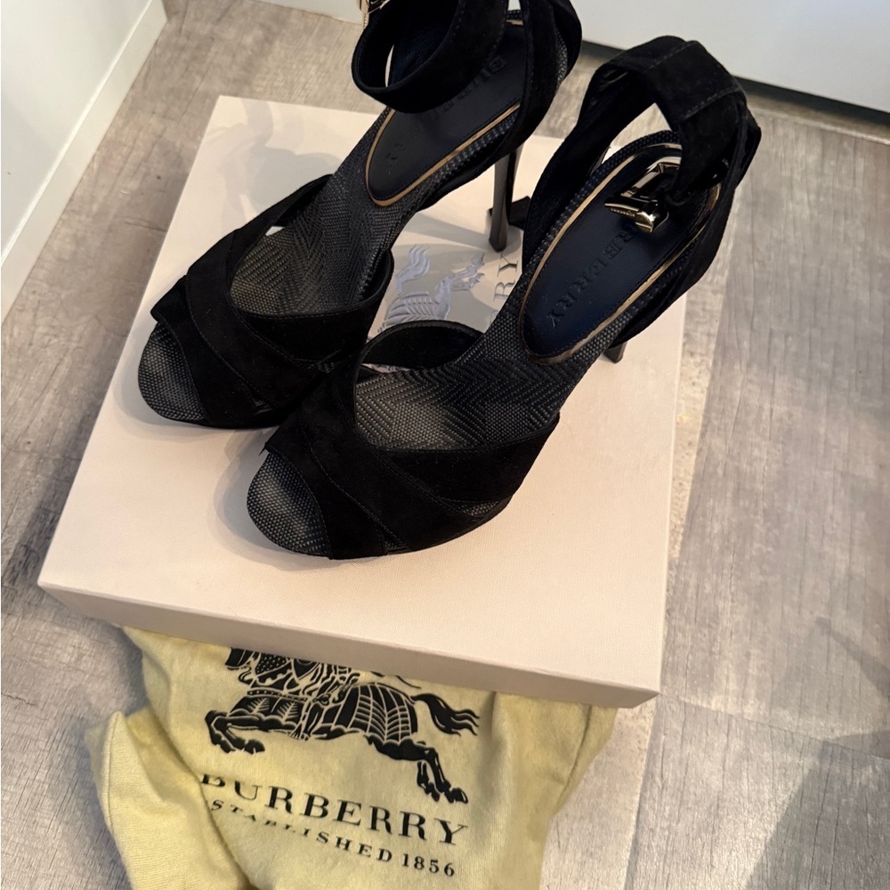 Burberry Elegant Black Platform Sandals - Picture 10 of 10